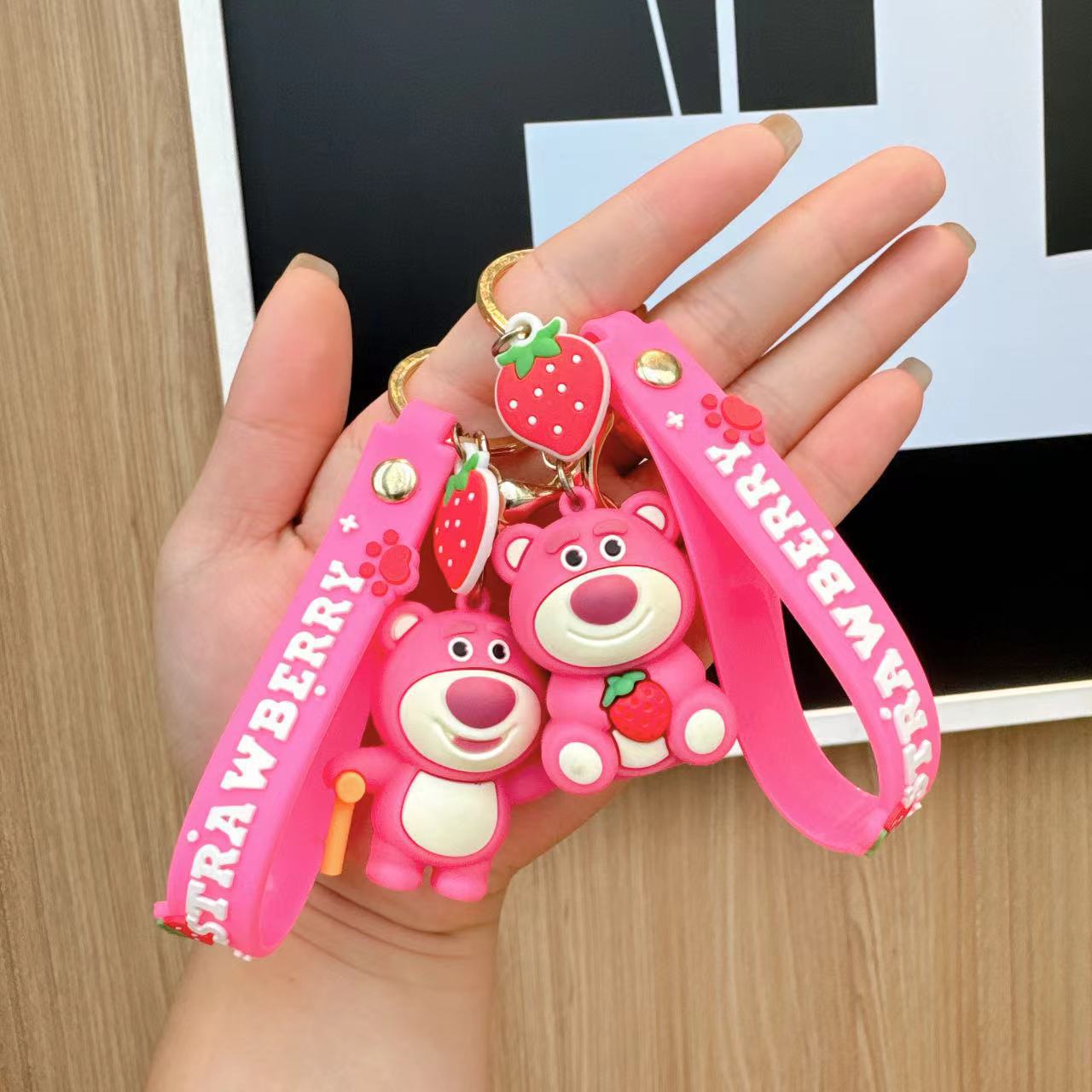 卡通可爱草莓熊钥匙扣可爱女包包挂件汽车钥匙链包包挂饰礼品