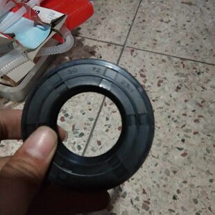 福田雷沃水稻收割机RG40/50新式支重轮油封