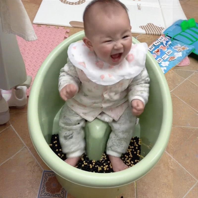 宝宝夏洗澡桶踩豆子一体凳0-6岁泡澡桶可坐沐浴桶婴儿Z座椅桶加厚