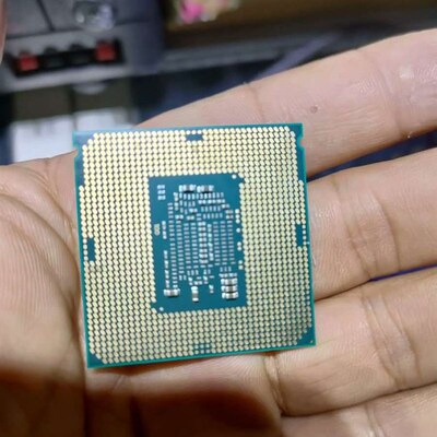 出一个cpui7-6700k,有磕碰,如图 议价