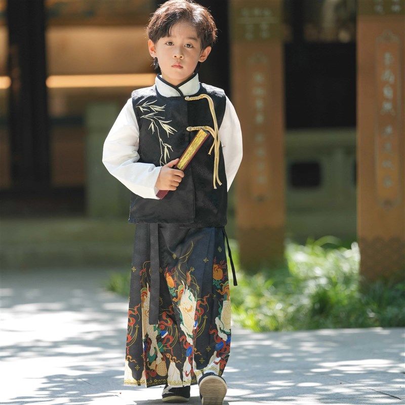 新中式儿童马面裙男童汉服唐装男孩国风少爷马甲演出服男秋冬古装