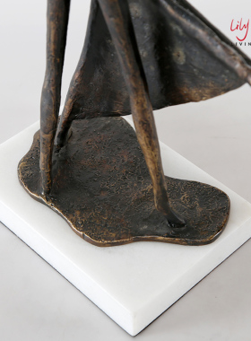 新中式样板房软装饰品摆件雕塑人物铁艺客厅玄关电视柜工艺品搭配