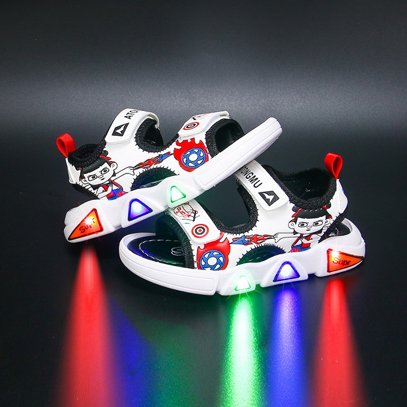 男童凉鞋哪吒带灯夏季软底沙滩凉拖儿童鞋露趾发光宝宝小童亮灯鞋
