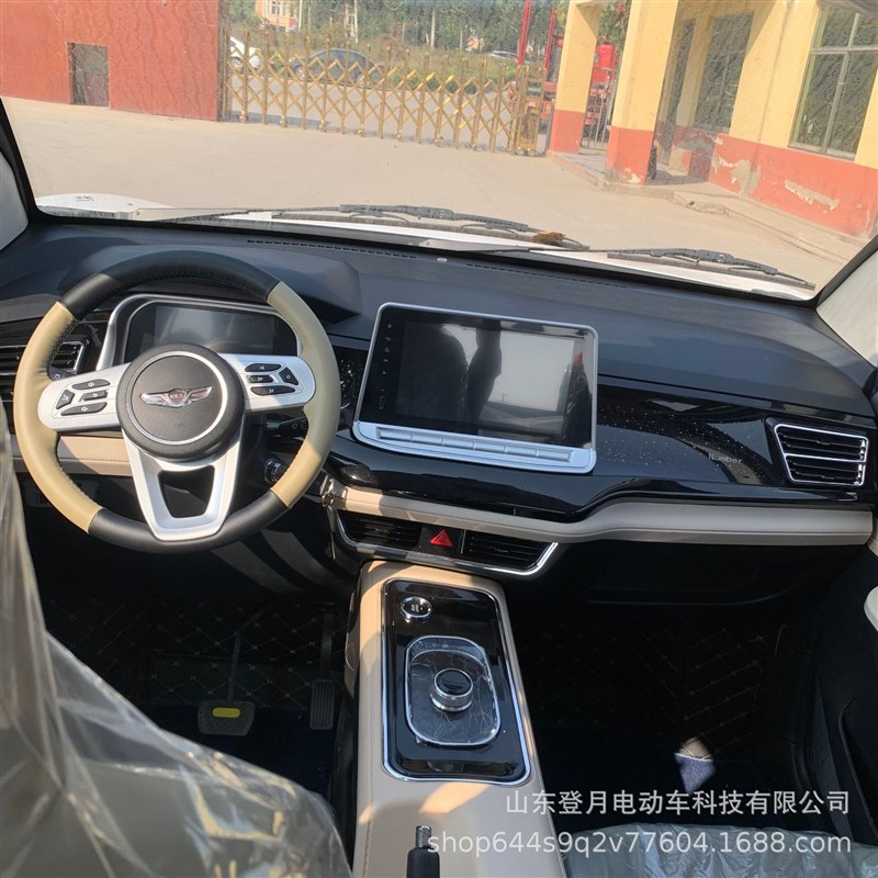 新款电动四轮车全封闭式女士成人新能源高速锂电汽车代步电车