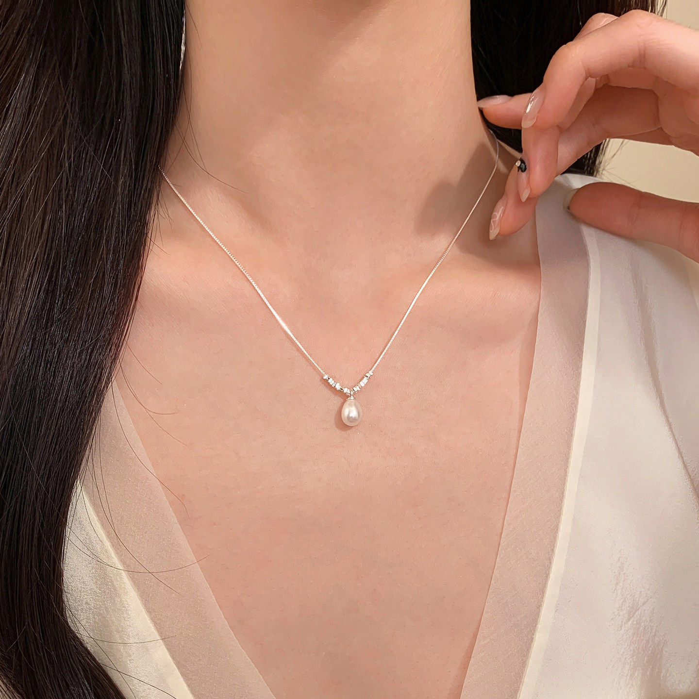 法式碎银色珍珠吊坠项链女款2026新款高级小众锁骨链时尚百搭配饰