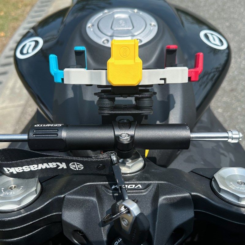 春风500SR五匹摩托车减震手机支架彩色导航架无线充电防震摩旅