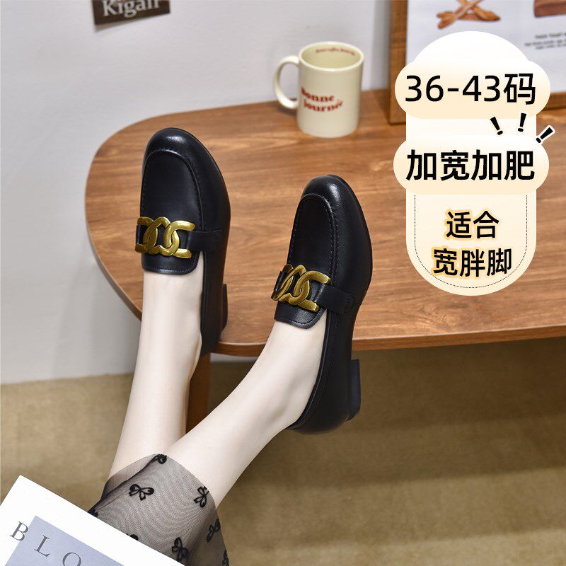 宽胖脚肥2024新l款不累脚软底鞋英伦风爆款大码女鞋41-43加肥单鞋