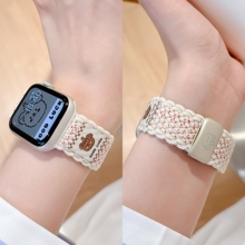 秋冬新款卡通可爱音乐小狗小熊iwatchs11手表带适用苹果s10腕带s9s8s7磁吸扣高级透气简约时尚se编织弹力女kt