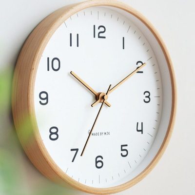 MJK钟表挂钟客厅2023新款家用时尚静音简约现代实木时钟挂墙原木