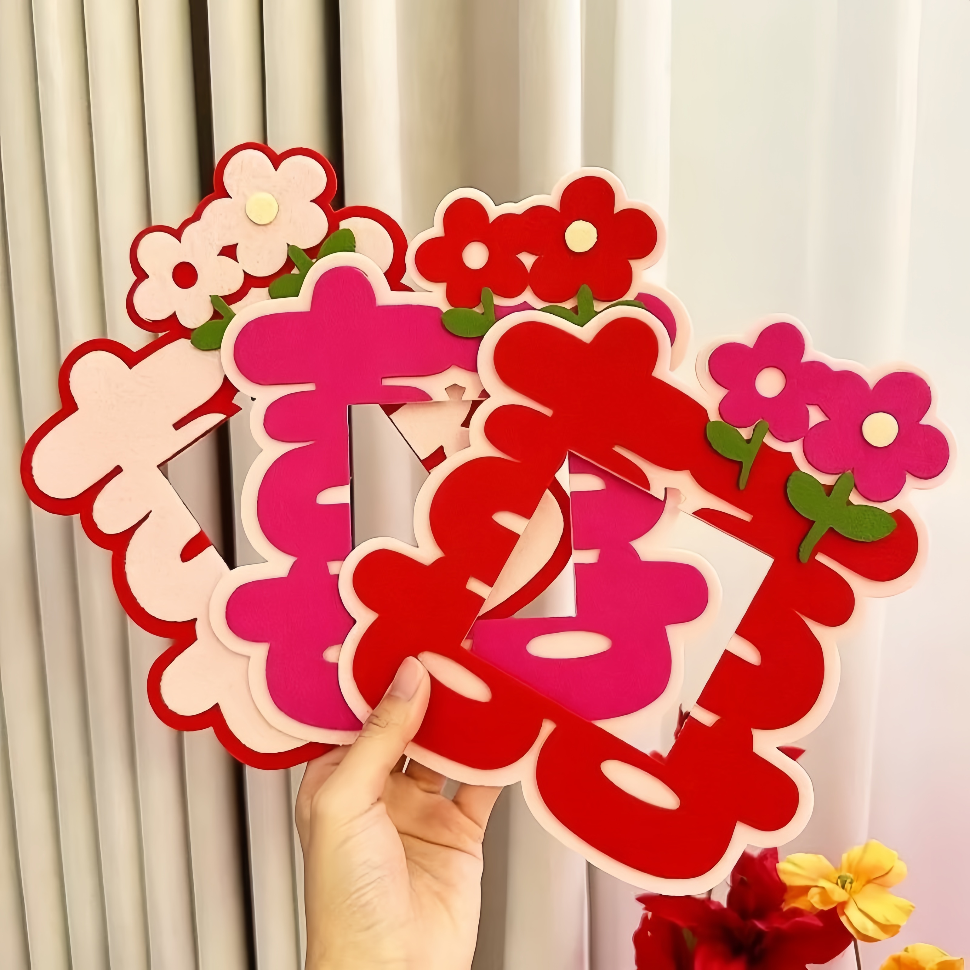 婚房布置喜字开关贴，我到处贴。