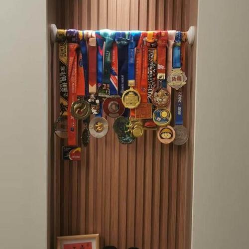 挂奖牌神器免打孔伸缩杆奖牌挂架免打孔勋章荣誉金牌展示架马拉松