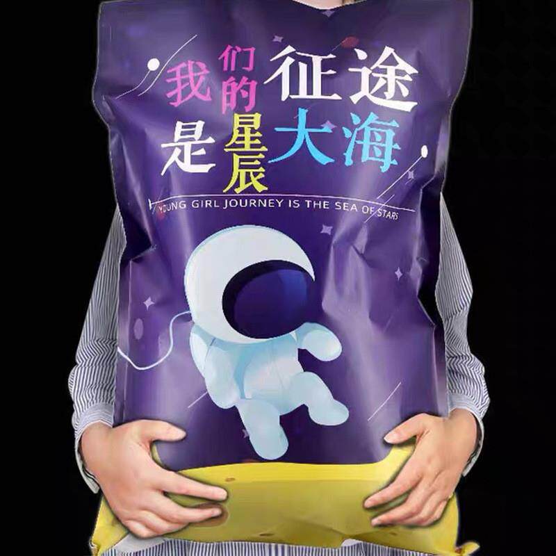 零食大礼包组合小吃送男女友吃货小吃休闲食品多口味混合装一整箱