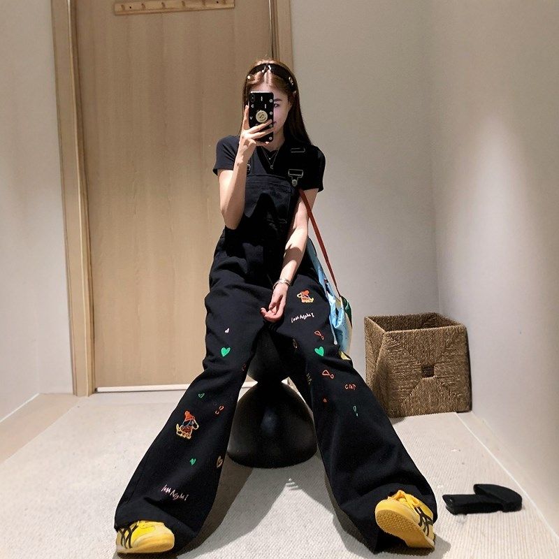 现货设计感洋气减龄黑色牛仔背带裤女宽松显瘦小个U子直筒拖地裤
