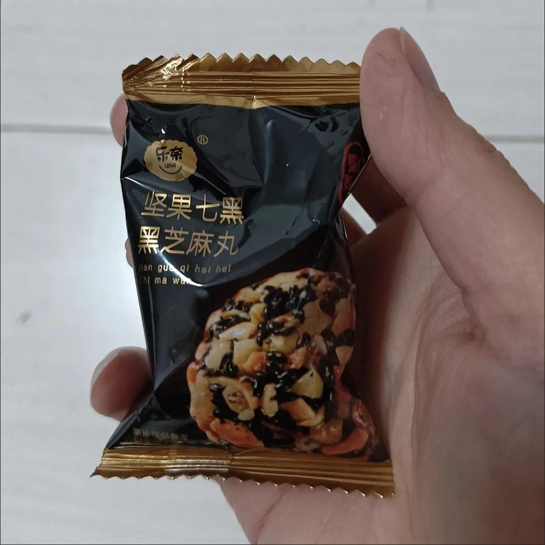 -乐奈红枣核桃黑芝麻丸320g儿童孕妇健康零食坚果桑葚球