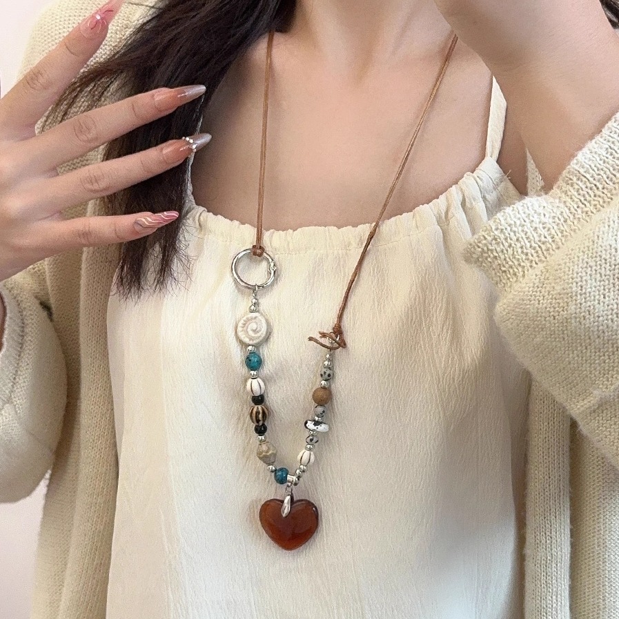 长款皮绳贝壳串珠咖色爱心项链女
