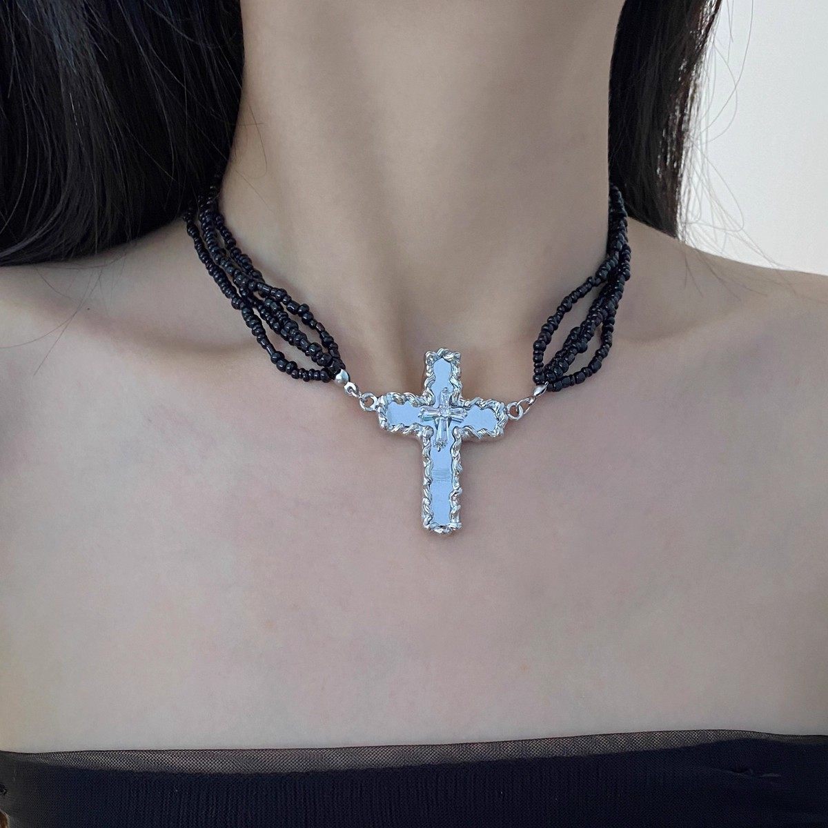 复古多层黑色串珠镶钻十字架项链