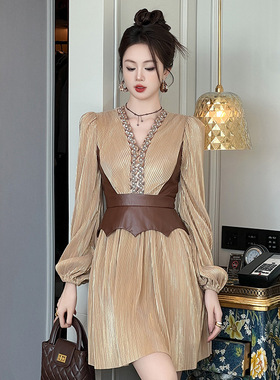 秋冬装新款女装法式V领设计感PU皮拼接收腰丝绒连衣裙21460