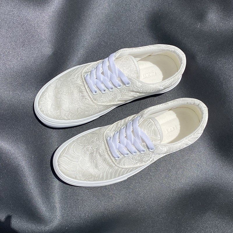 2025夏季新款大码男鞋4748滑板鞋男情侣鞋子男帆布鞋男款白色单鞋,流行男鞋,单鞋,淘宝优惠券,粉丝福利购,淘宝优惠卷