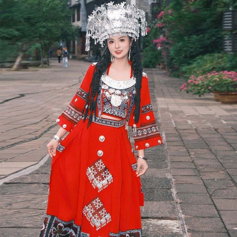 贵州苗寨苗族云南侗族瑶族服饰