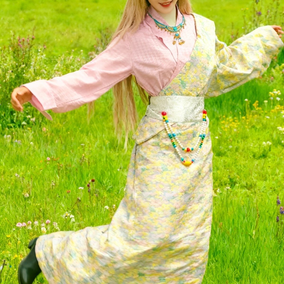 新款藏族少数民族服饰旅拍套装