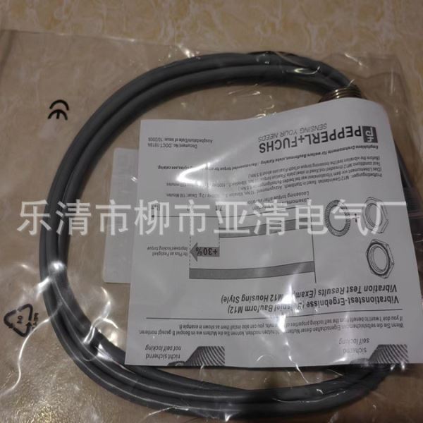 销售接近开关 NI40-C40-BP6L-Q12电感式
