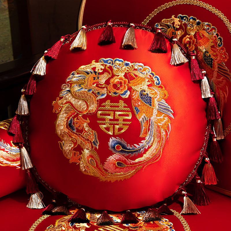 结婚抱枕一对压床娃娃喜字婚房红色婚庆用品客厅沙发新婚床上靠枕