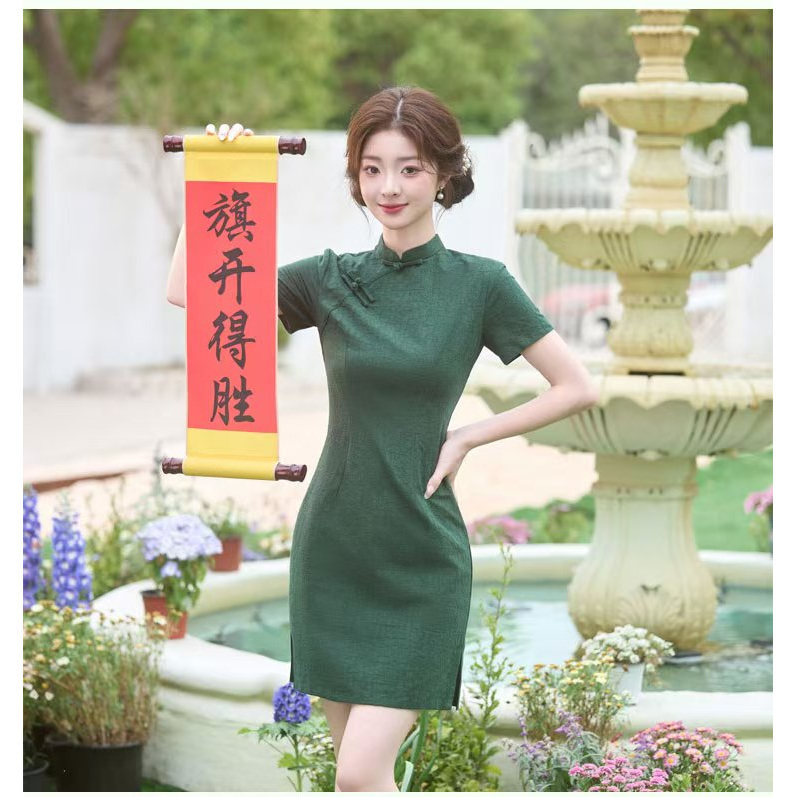 墨绿色新中式旗袍年轻改良短款复古风刺绣小个子女生日常约会穿搭