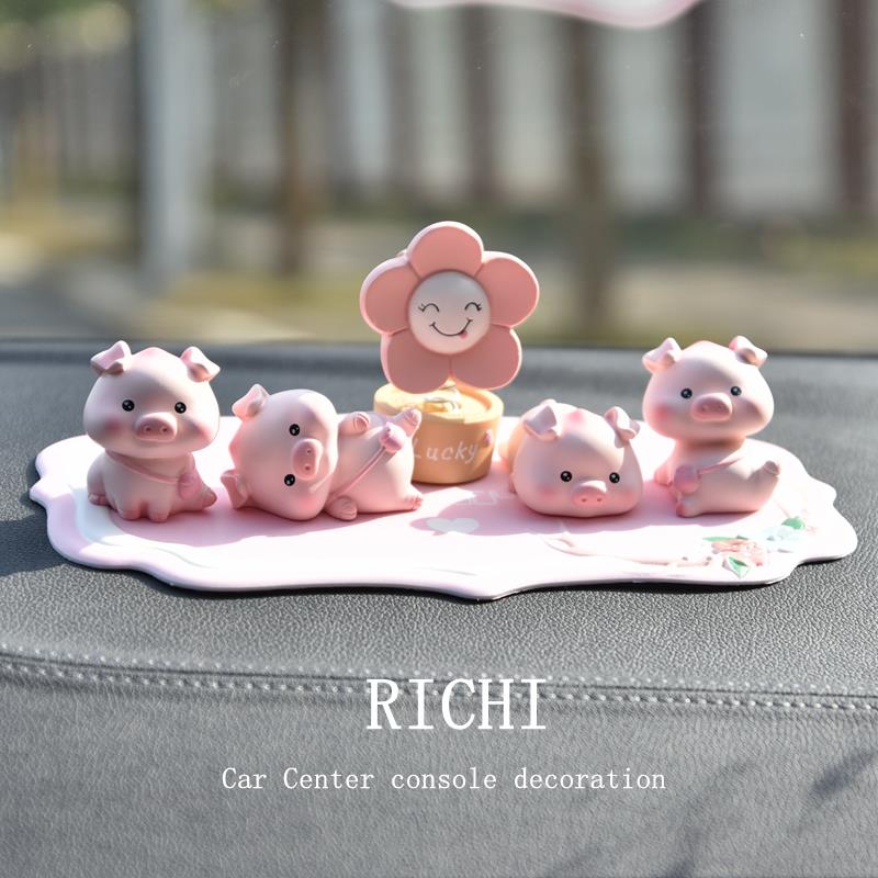 汽车摆件车内饰品可爱小猪创意车载中控台装饰用品卡通公仔女神款