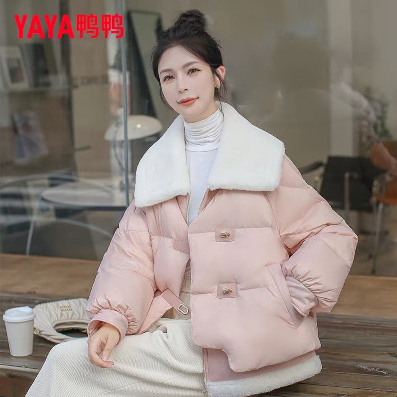鸭鸭羽绒服女款羊羔毛拼接外套