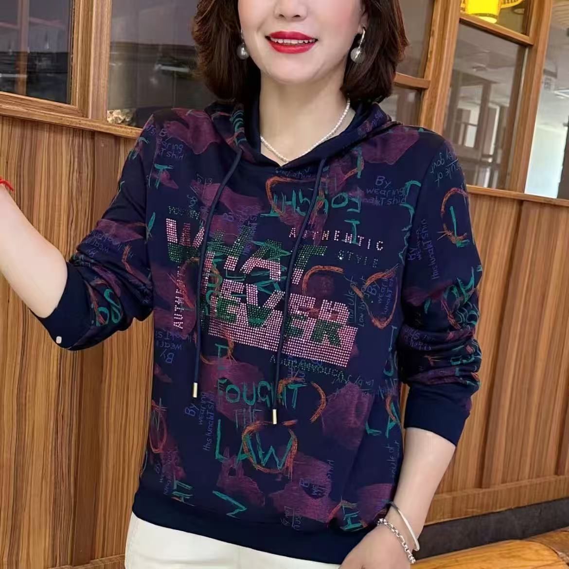 秋冬季洋气连帽卫衣长袖大码上衣女新款中老年妈妈宽松遮肚打底衫