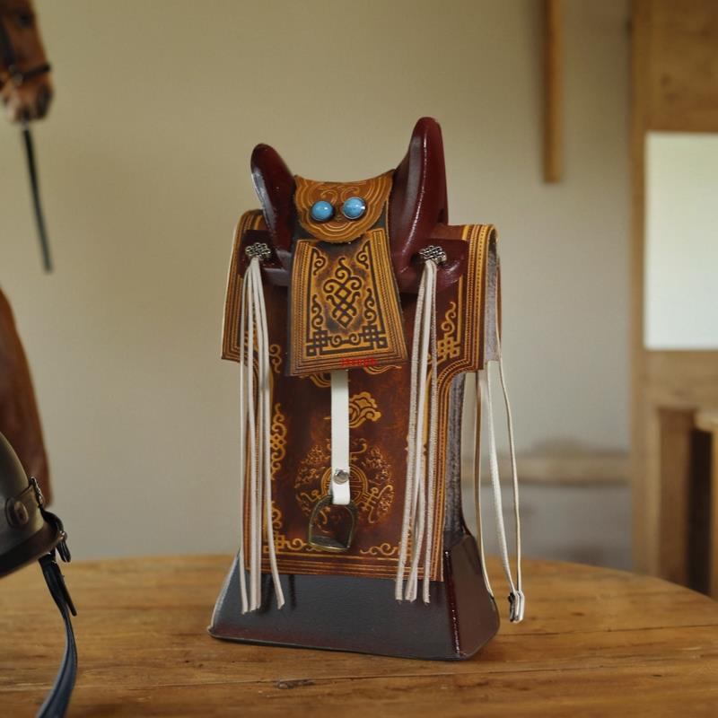 蒙古红马鞍子工艺品摆饰纯牛皮雕花蒙古特色装饰品蒙古特产礼品