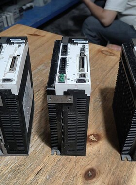 MCDHT3520两个。  MCDHT3520E。都