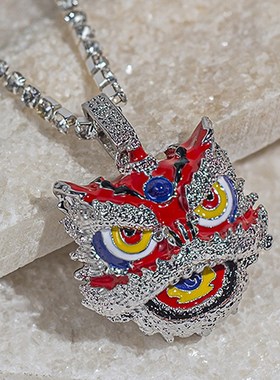 国潮新品复古创意醒狮吊坠嘻哈E合金彩色狮子头项链潮流配饰