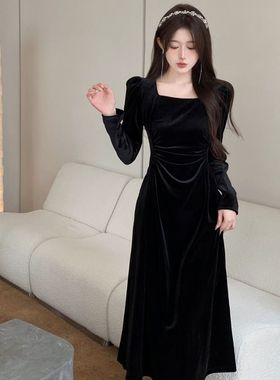金丝绒黑色方领连衣裙女秋名媛长袖礼服裙褶皱收腰长裙法式复古