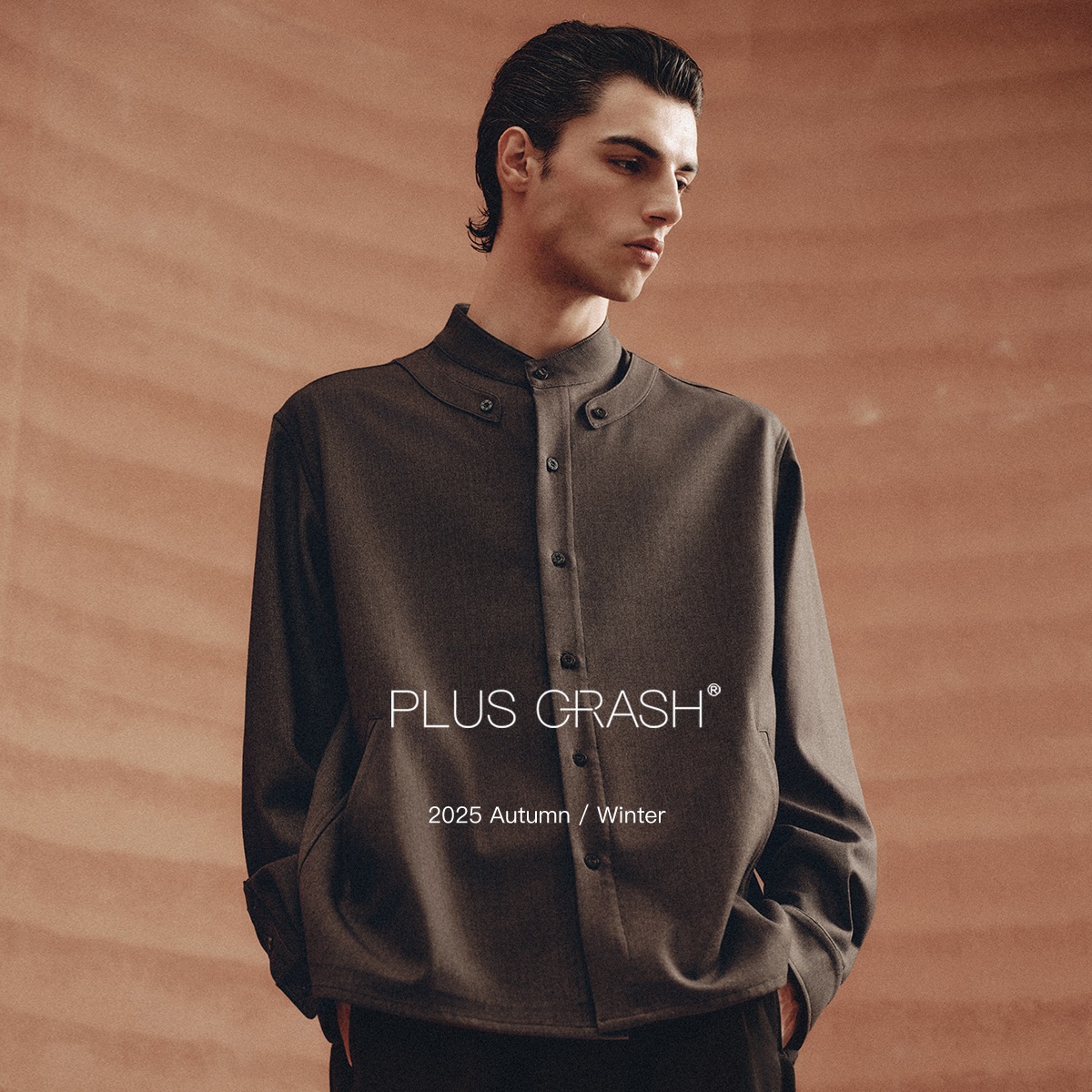 PLUS CRASH秋冬新款休闲老钱风格立领设计精致雕花纽扣长袖衬衫