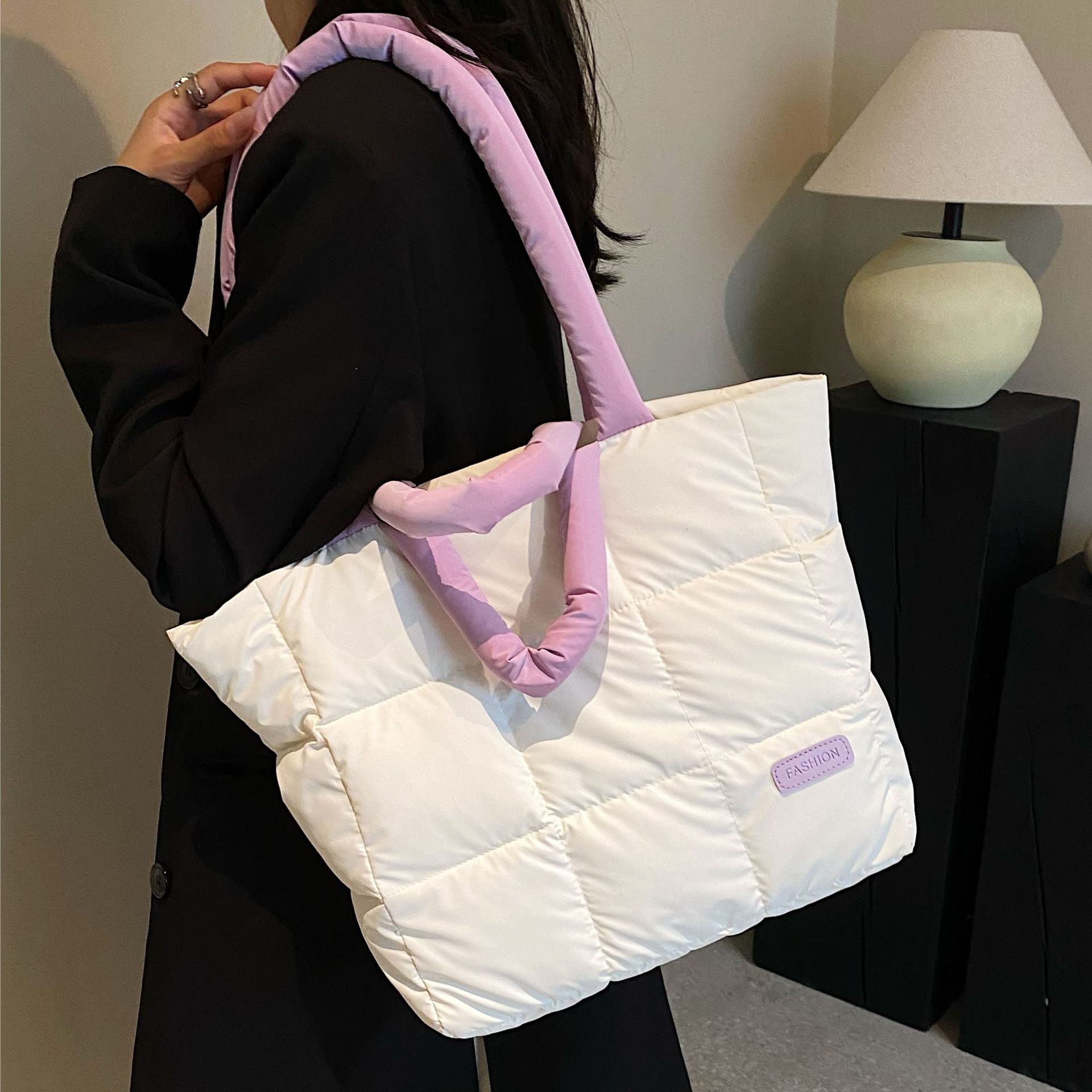 外贸2024新款羽绒包棉服女包简约太空包纯色软方格填充单肩