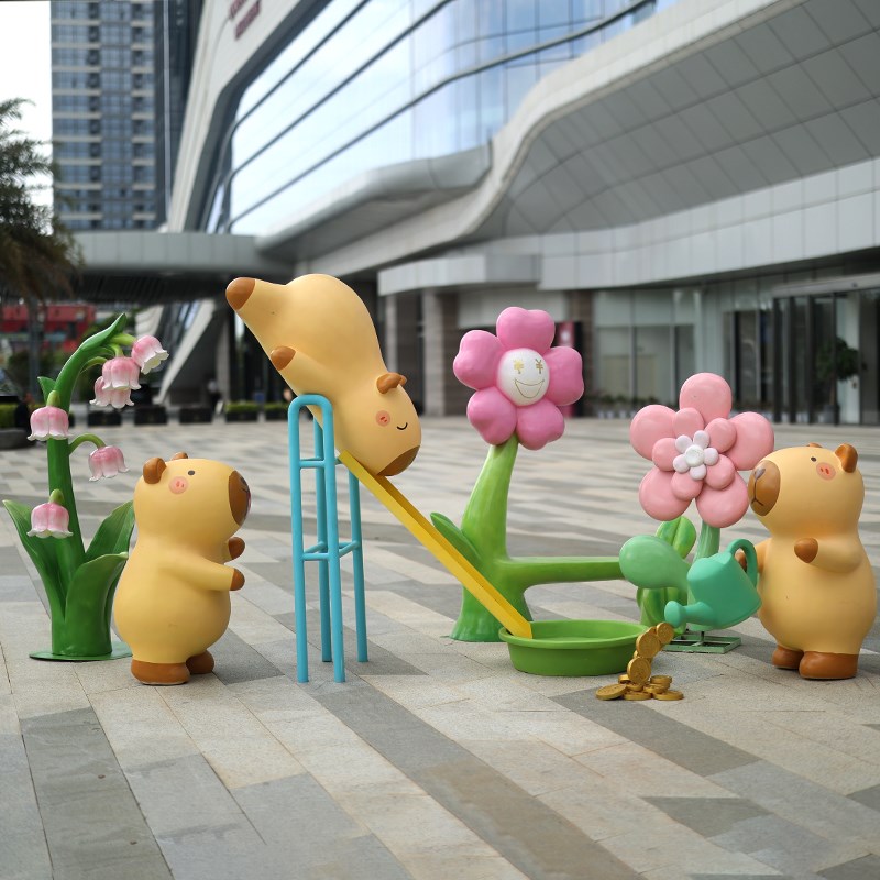 玻璃钢卡皮巴拉摆件仿真卡通花朵雕塑户外公园店铺广场美陈装饰品