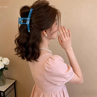 韩系清透克莱因蓝抓夹春夏百搭发夹高颅顶半扎发显白鲨鱼夹发饰