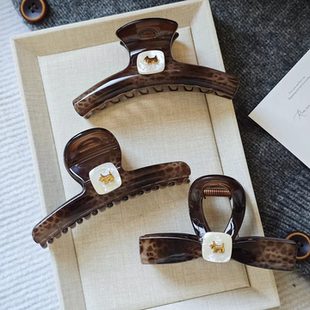 发饰 豹纹小狗抓夹大号高级感鲨鱼夹后脑勺发夹头饰2026早春百搭款