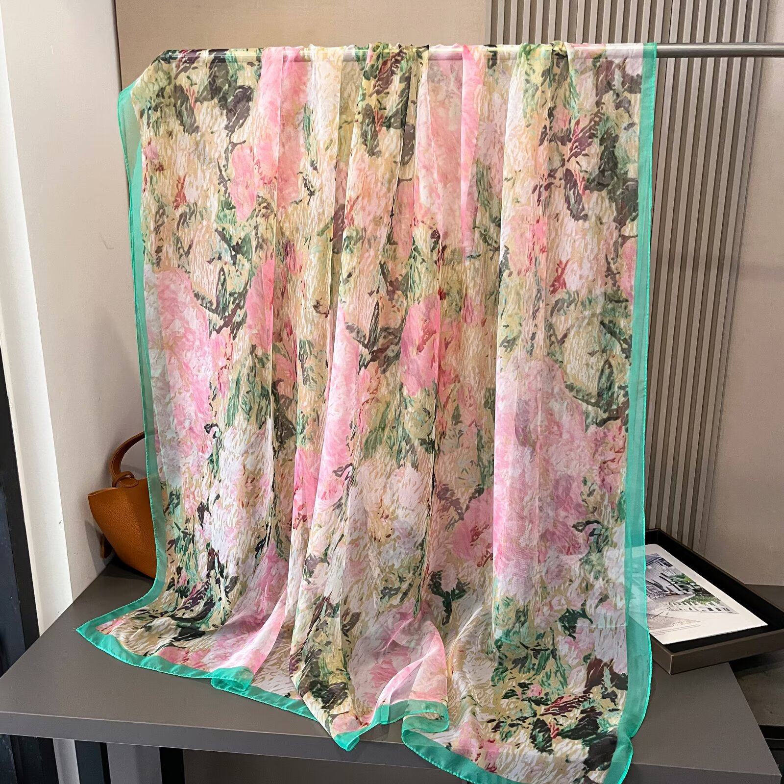 丝巾女高级感新款大纱巾洋气百搭时尚春夏季围巾防晒披肩送妈妈款,服饰配件/皮带/帽子/围巾,围巾/丝巾/披肩,淘宝优惠券,粉丝福利购,淘宝优惠卷