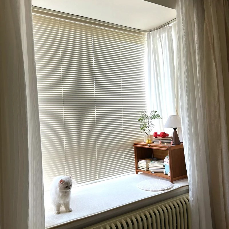 家用卧室飘窗改造生活收纳布置简约现代风多层楠竹飘Z窗柜收纳柜