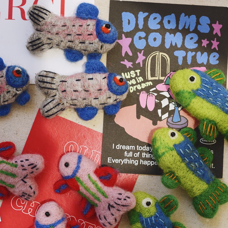 尼泊尔手工羊毛毡胸针情侣配饰可爱D少女卡通小鱼别针围巾毛衣大