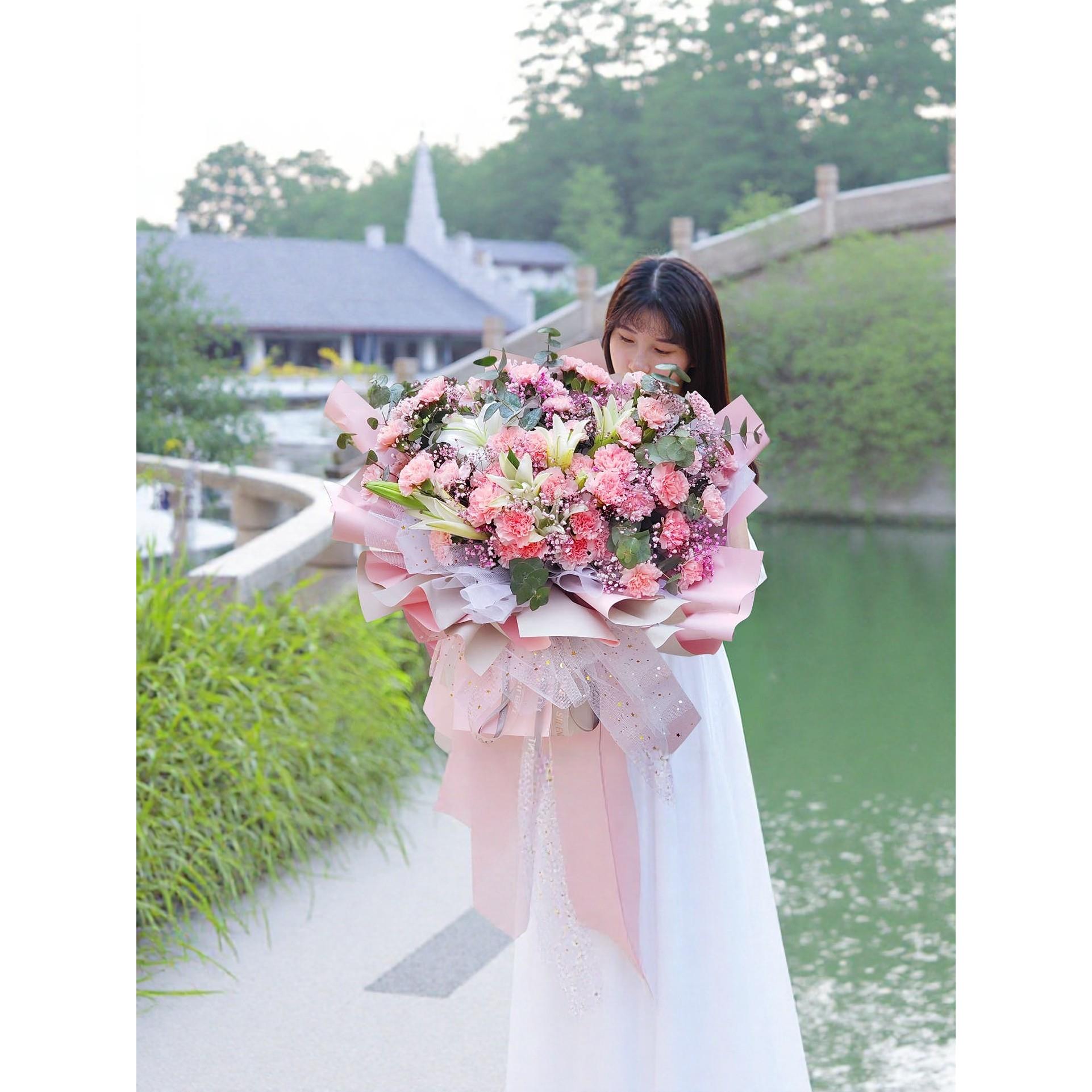 康乃馨鲜花同城速递北京上海广州全国母亲节生日花束送妈妈长辈
