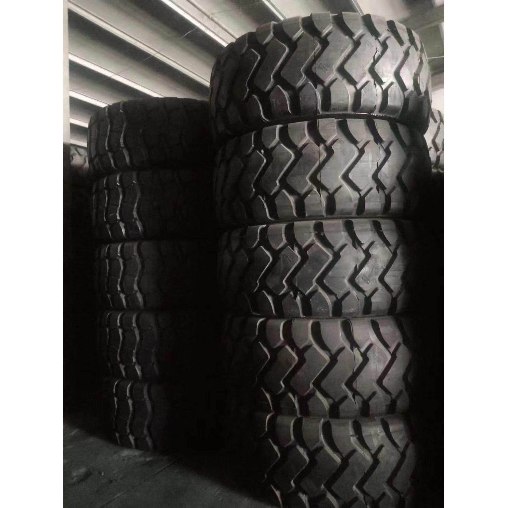 装载机钢丝轮胎15.5 17.5 23.5R25工程26.5R25 395/85R20 1800R33