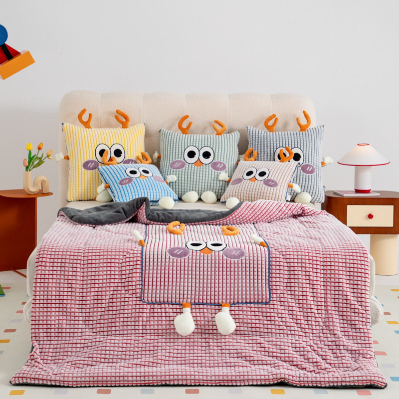 新款可爱卡通牛奶绒抱枕被两用