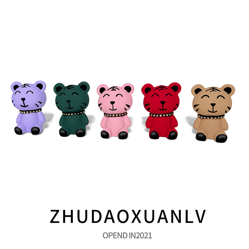 卡通老虎汽车摆件虎年车载摆件创意可爱车载中Q控台摆件新年车摆