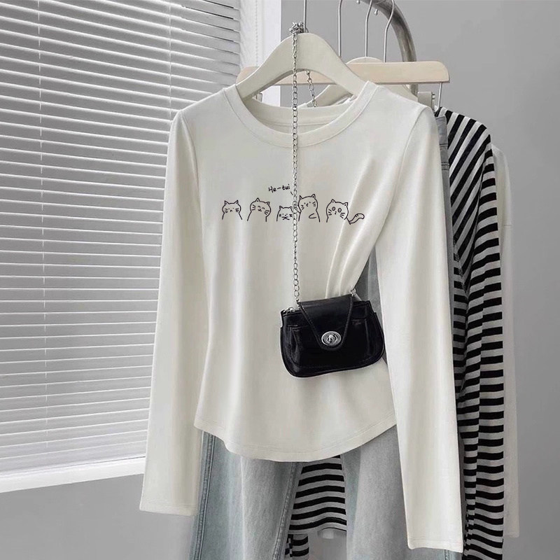 2026春秋新款白色圆领长袖T恤女内搭打底衫短款时尚减龄上衣