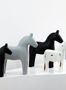 玄关装饰品 样板k间客厅轻奢摆件 黑白灰小马 桌面简约动物软装