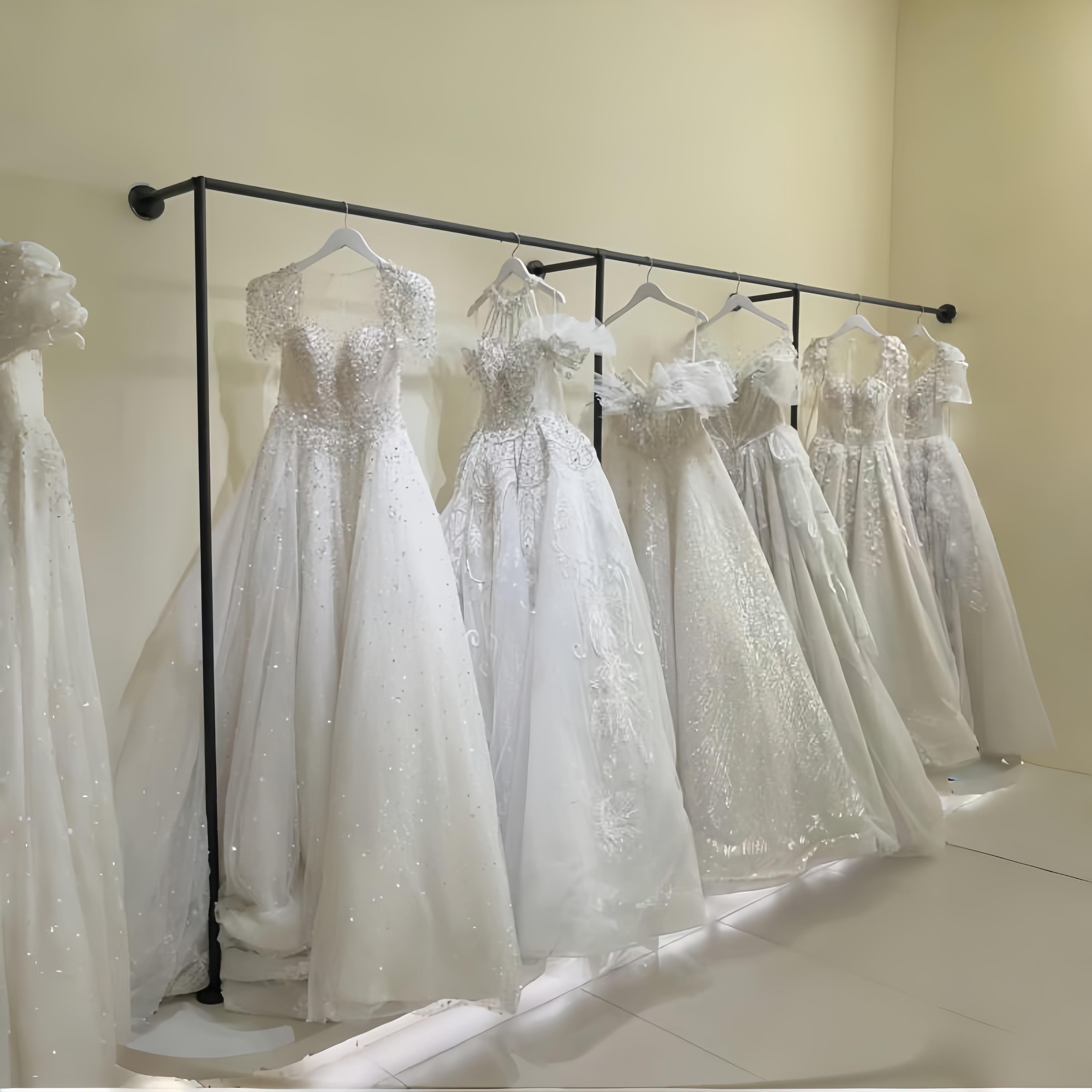 婚纱店展示架悬挂婚纱吊架黑色秀禾挂杆礼服架子上墙壁挂货架定制