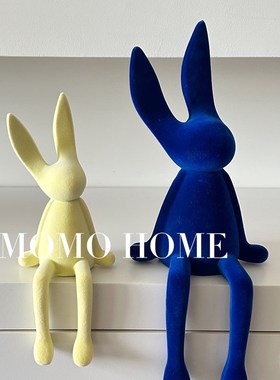 MOMO 克莱因蓝植绒坐姿兔子客厅摆件创意酒店售楼处样板间软装饰